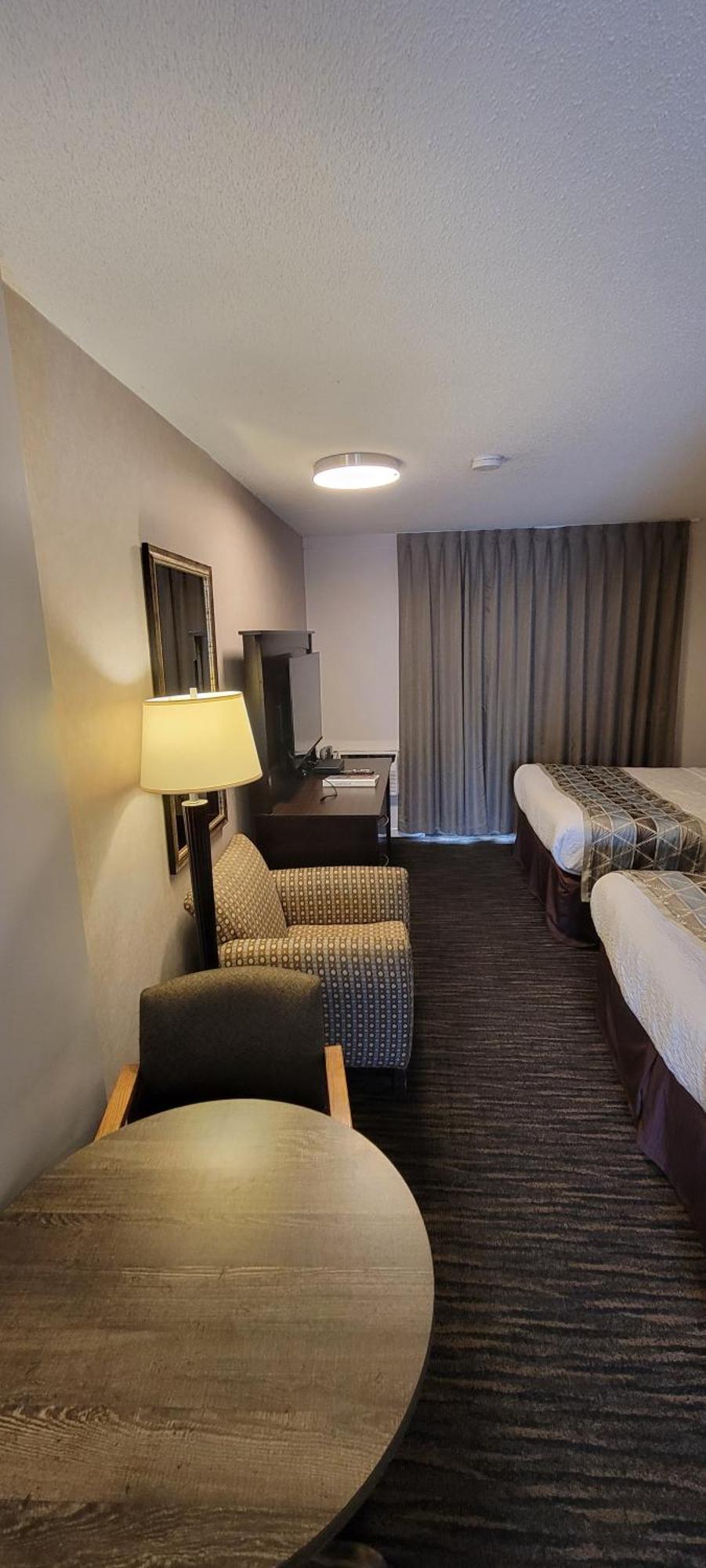 Recreation Inn And Suites Келоуна Экстерьер фото